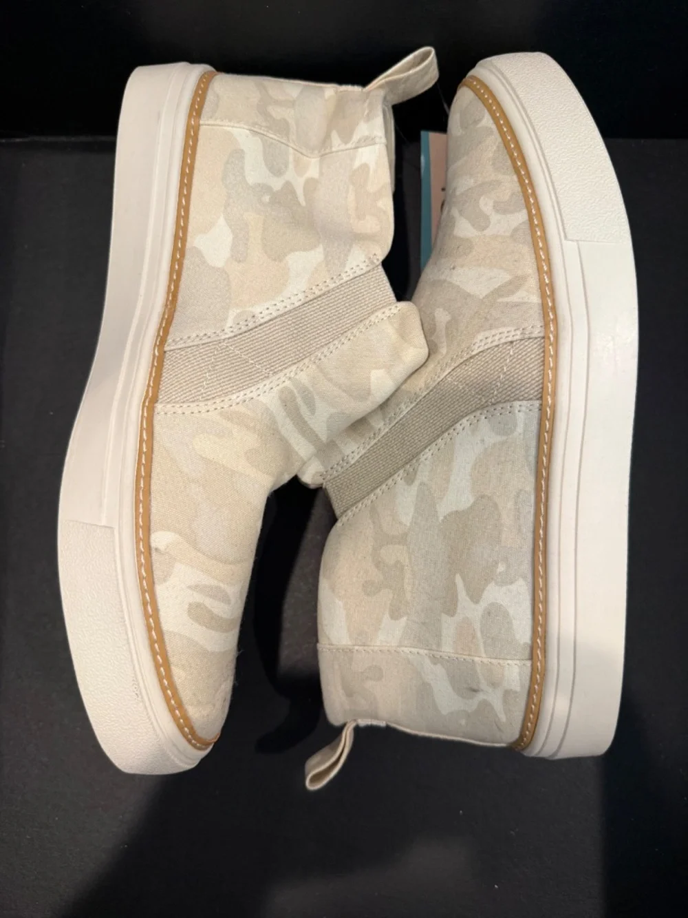 TOMS - BRYCE EGRET CAMO SLIP-ON SNEAKER size 8 1/2 NWT